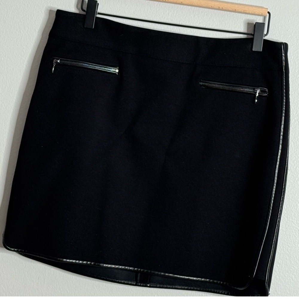 Banana Republic Mini Skirt Black Faux Leather Trim Zip Pockets Edgy Lined Sz 8